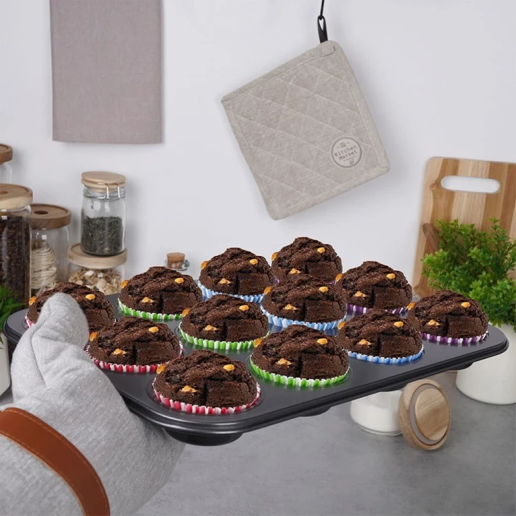 pol_pl_Forma-do-muffinek-z-papilotkami-13-el-786_4.jpg