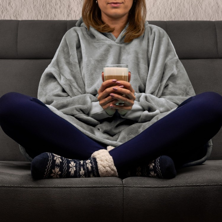 s5___bluzair-hooded-blanket-free-hands-light-gray.jpg