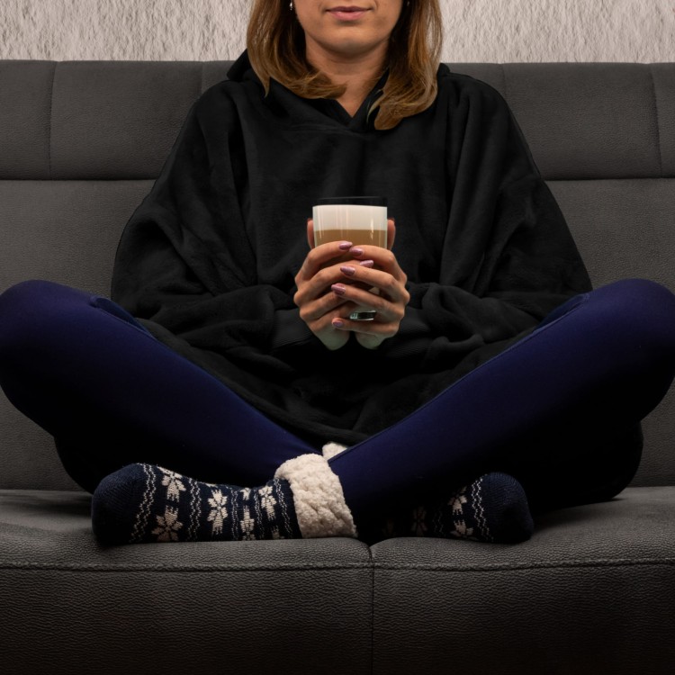 s5___bluzair-hooded-blanket-free-hands.jpg