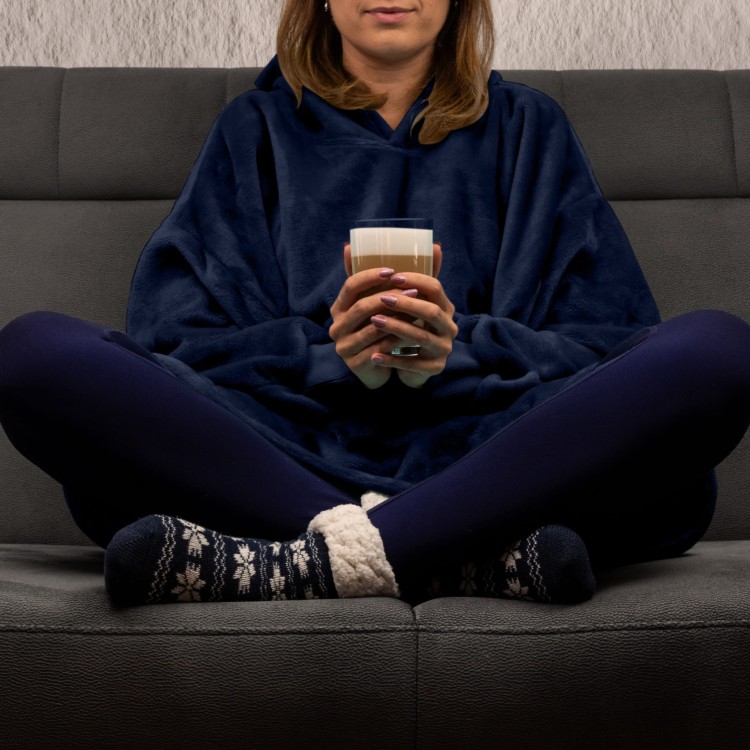 s5___bluzair-hooded-blanket-free-hands.jpg