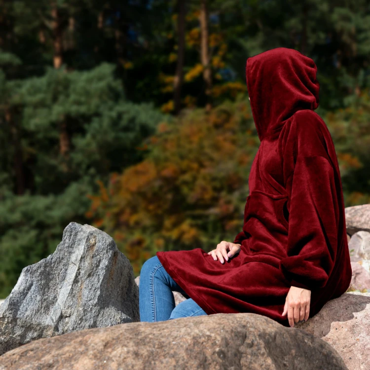 s5___bluzair-outdoor-hooded-blanket-burgundy.jpg