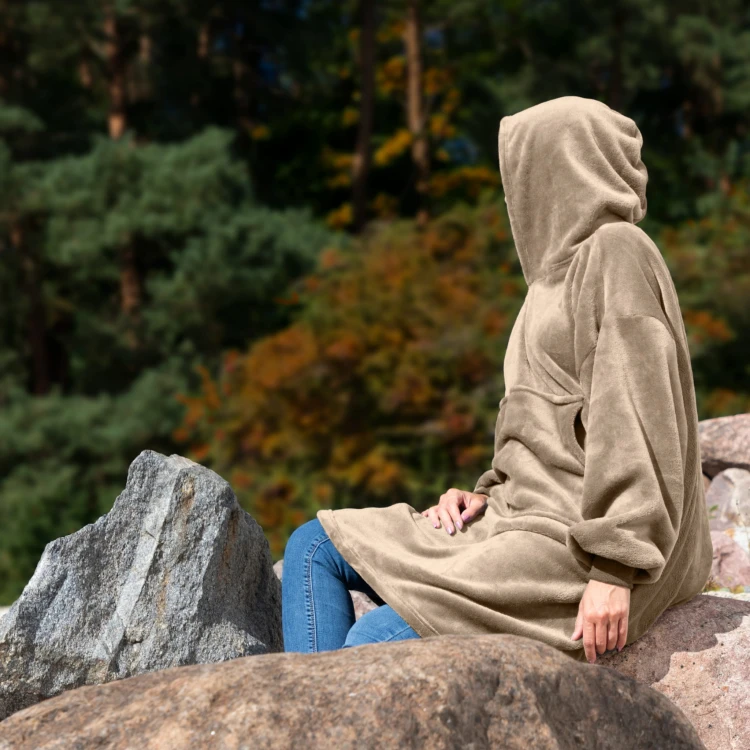 s5___bluzair-outdoor-hooded-blanket-light-beige.jpg