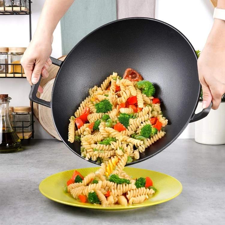 pol_pl_Patelnia-wok-zeliwna-CAST-LINE-32-cm-17652_6.jpg