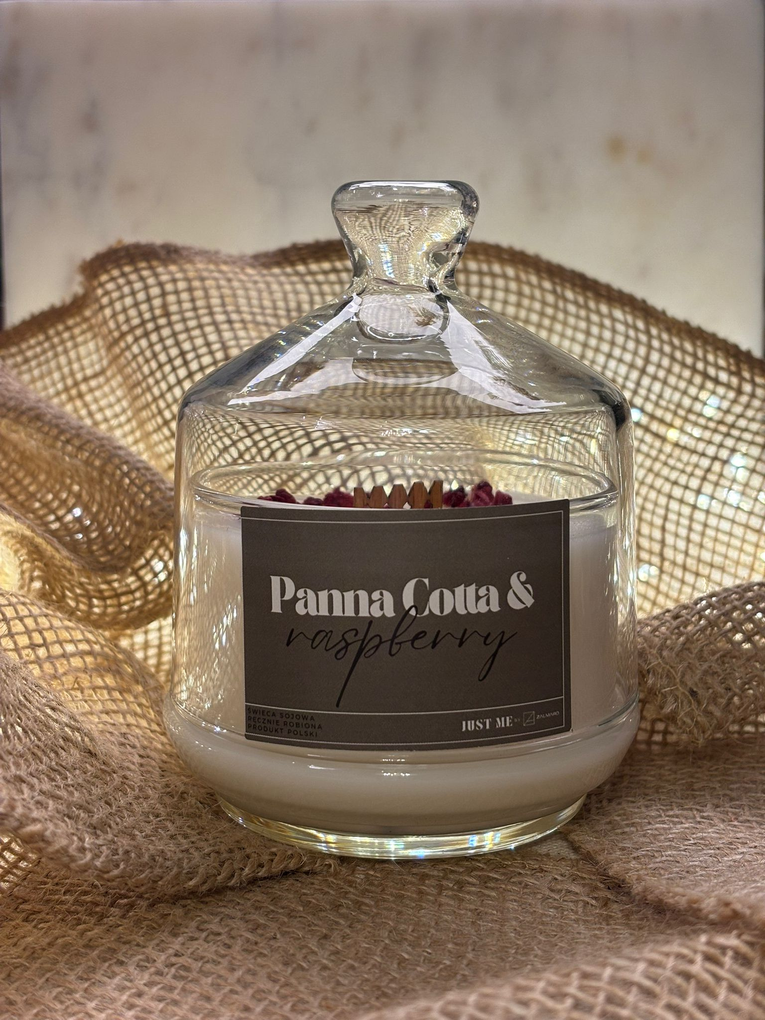 Świeca zapachowa z pokrywką Panna Cotta & Raspberry